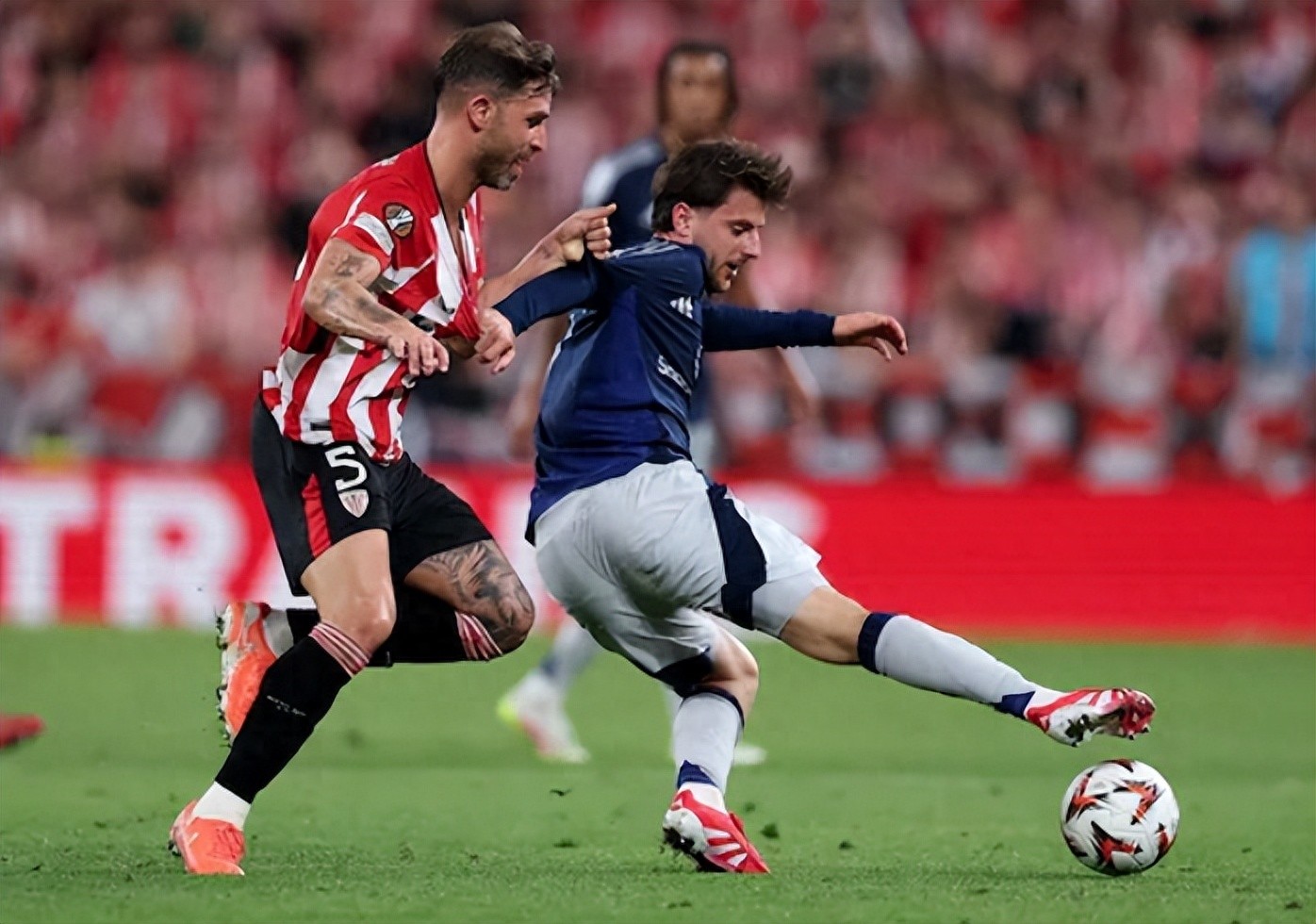 包含摩纳哥迎欧联关键赛；国际比赛日绝杀压哨；话题不断；控场能力受关注的词条