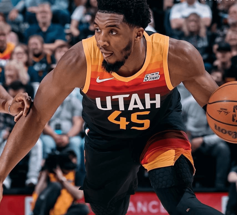 关于穆古鲁扎爆冷击败独行侠冲刺阶段勒沃库森调整名单以备葡超，上海久事迎足总杯关键赛瞬间刷屏的信息